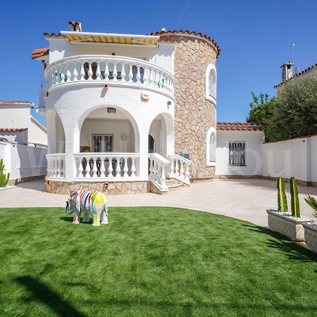Villa Et Studio Avec Piscine - Wehostyou Empuriabrava Kültér fotó