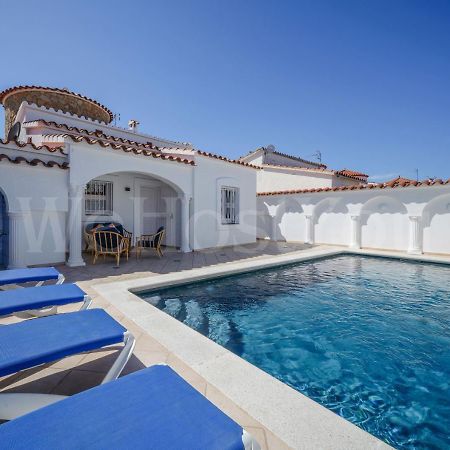 Villa Et Studio Avec Piscine - Wehostyou Empuriabrava Kültér fotó