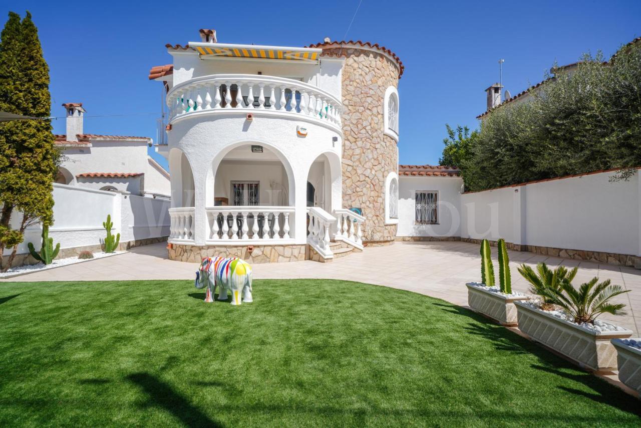 Villa Et Studio Avec Piscine - Wehostyou Empuriabrava Kültér fotó