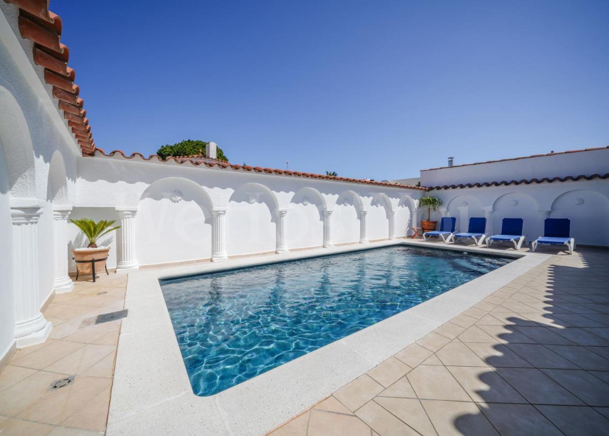 Villa Et Studio Avec Piscine - Wehostyou Empuriabrava Kültér fotó