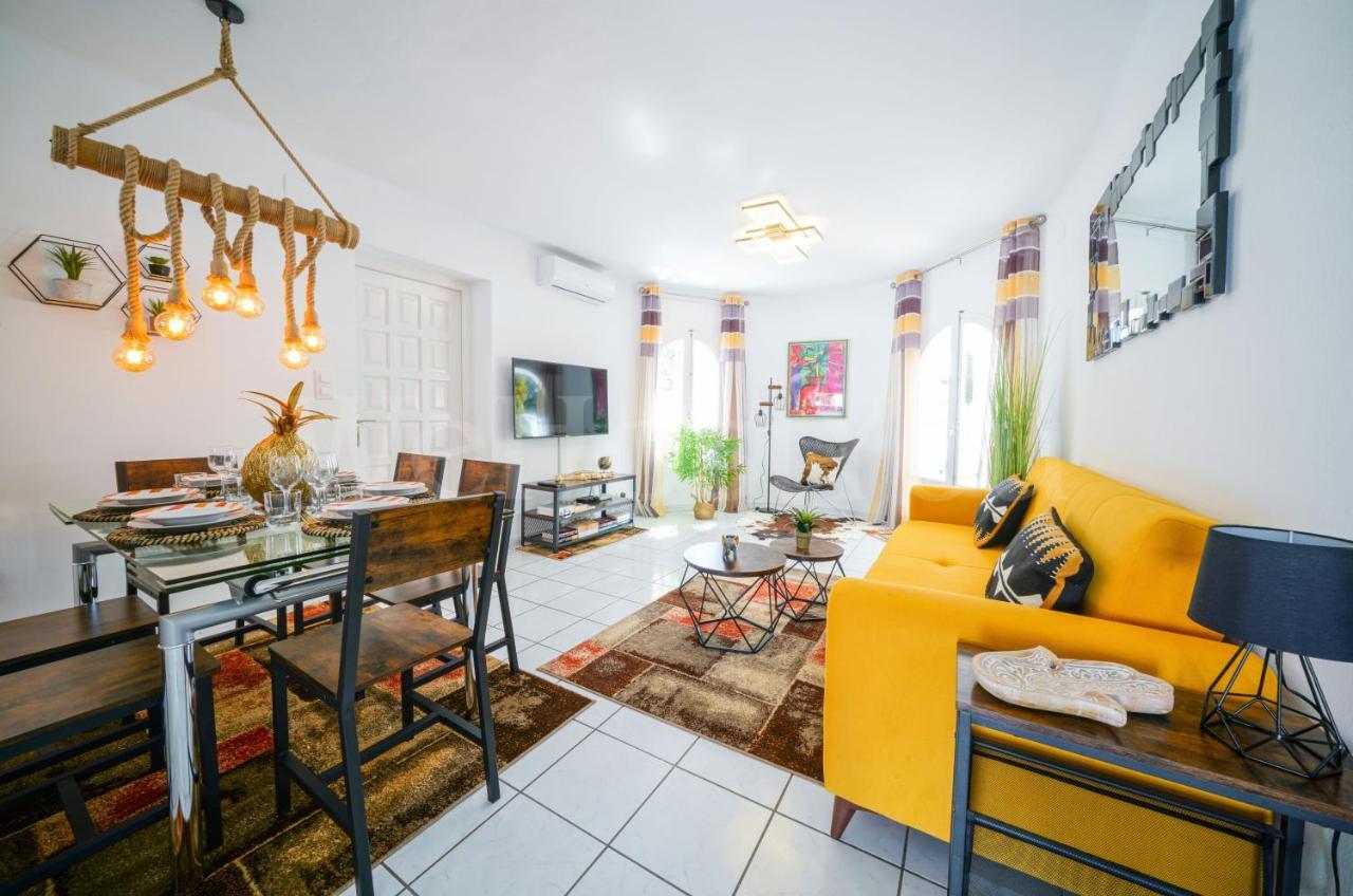 Villa Et Studio Avec Piscine - Wehostyou Empuriabrava Kültér fotó