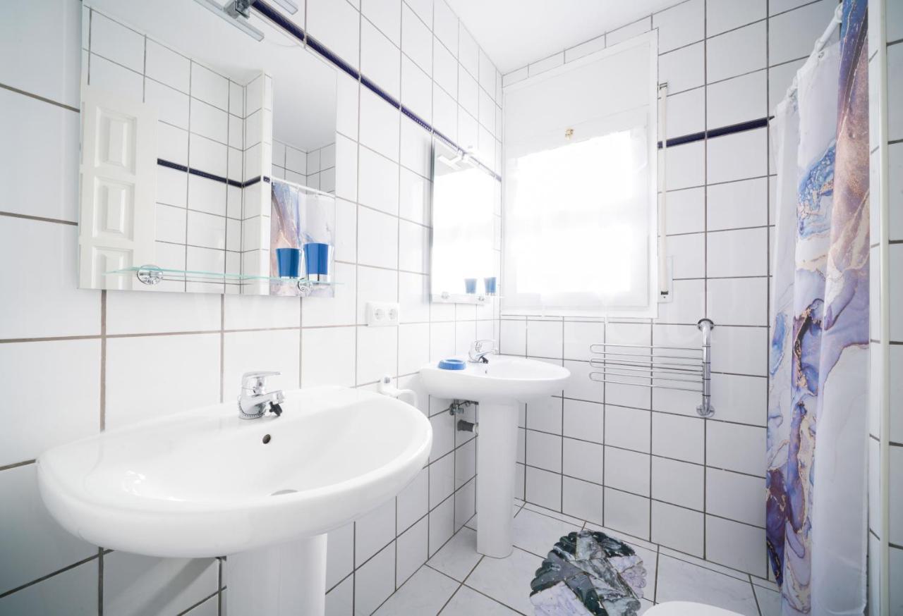 Villa Et Studio Avec Piscine - Wehostyou Empuriabrava Kültér fotó