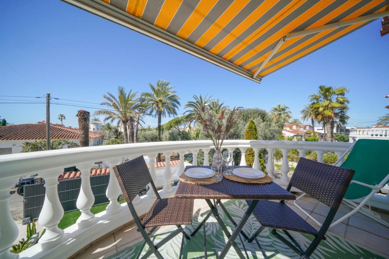 Villa Et Studio Avec Piscine - Wehostyou Empuriabrava Kültér fotó